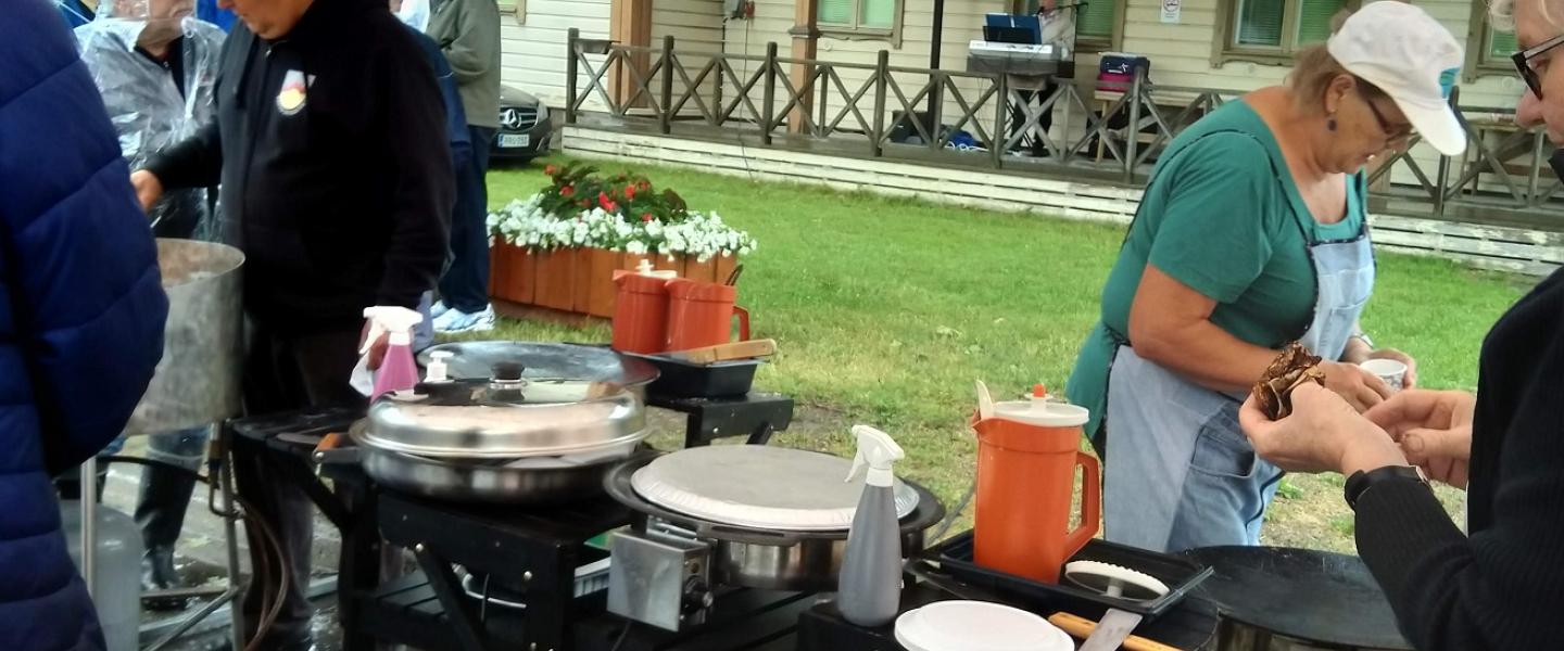 valmisteluja iltatorilla