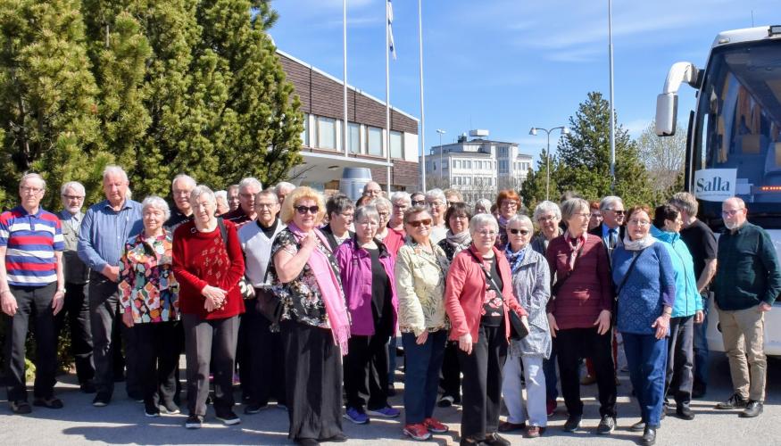 Lappilaisia Lehmirannassa, kuva Eero Perttunen